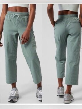 ATHLETA Trekkie Straight Crop Minimalist Sz 10